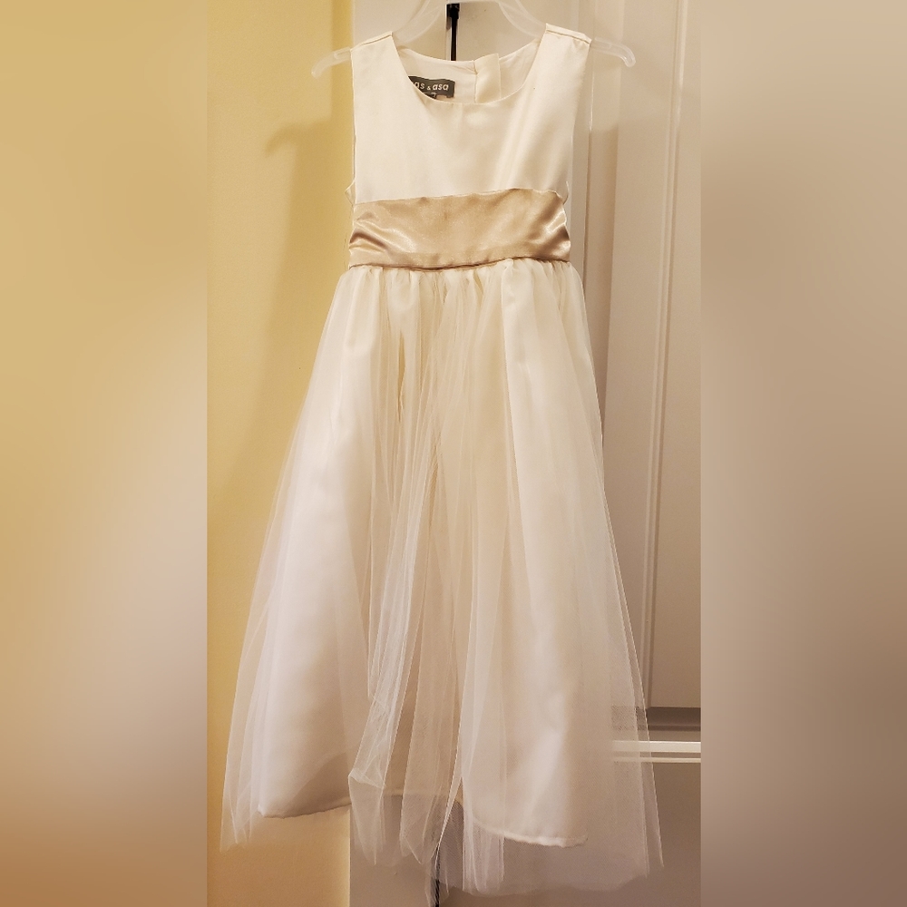 Flower Girl Dress w/Fur Shrug & Basket (Size 4)